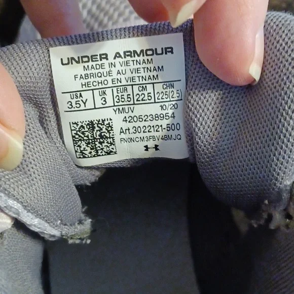 Under armour size 3.5 youth high tops - Picture 3 of 4